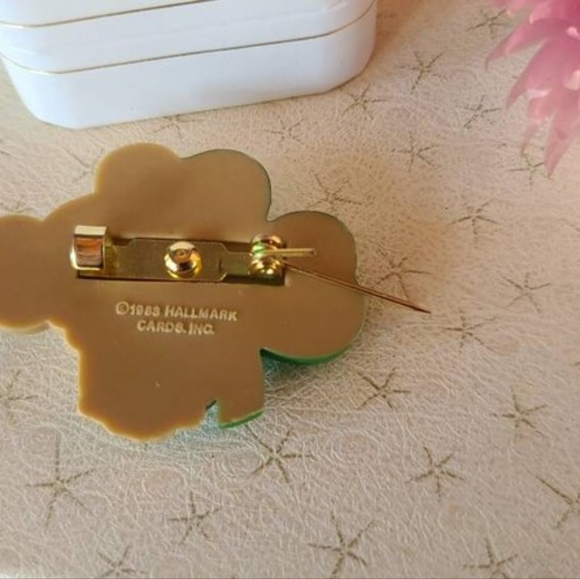 Hallmark Cards Inc. Three Leaf Clover Mouse Brooch - Picture 6 of 10